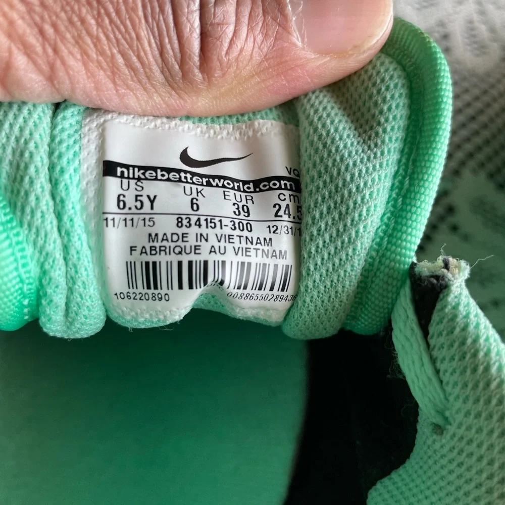 Nike Tennis Classic PRM (GS) Sneakers - Picture 5 of 9